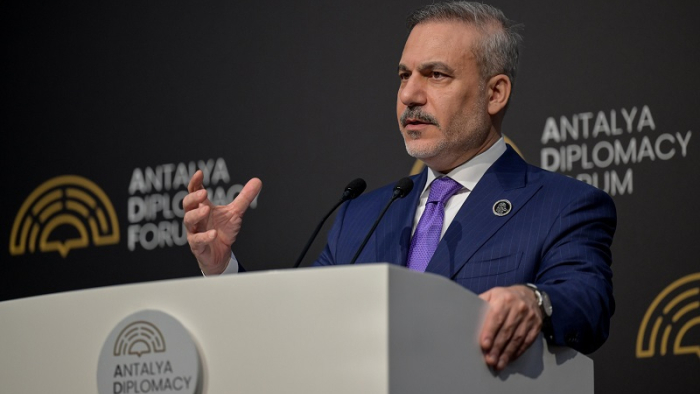 Hakan Fidan’dan ADF’de Sert Mesaj: “İsrail Gibi Değiliz”