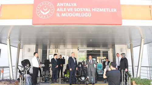 Antalya’da Anlamlı Bağış: Engelli Araçları ve Bebek Arabaları İhtiyaç Sahiplerine Ulaşacak
