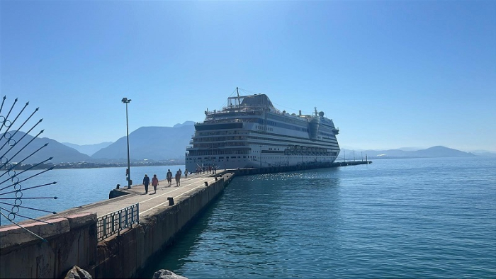 Alanya'ya lüks kruvaziyer ile 2 bin turist geldi